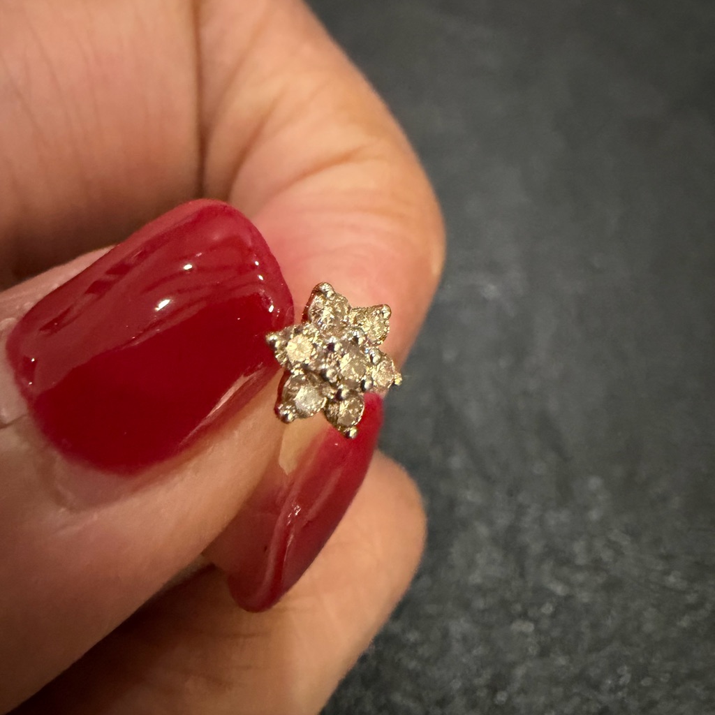 18k Natural Diamond Nose Pin 425$